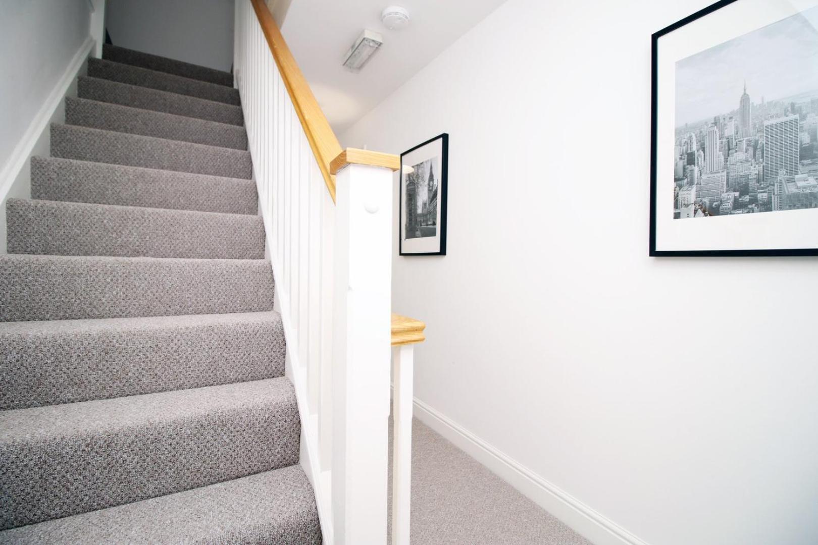 Spacious 5 Bedroom | With Fenced Backyard Newport (Gwent) Exterior foto