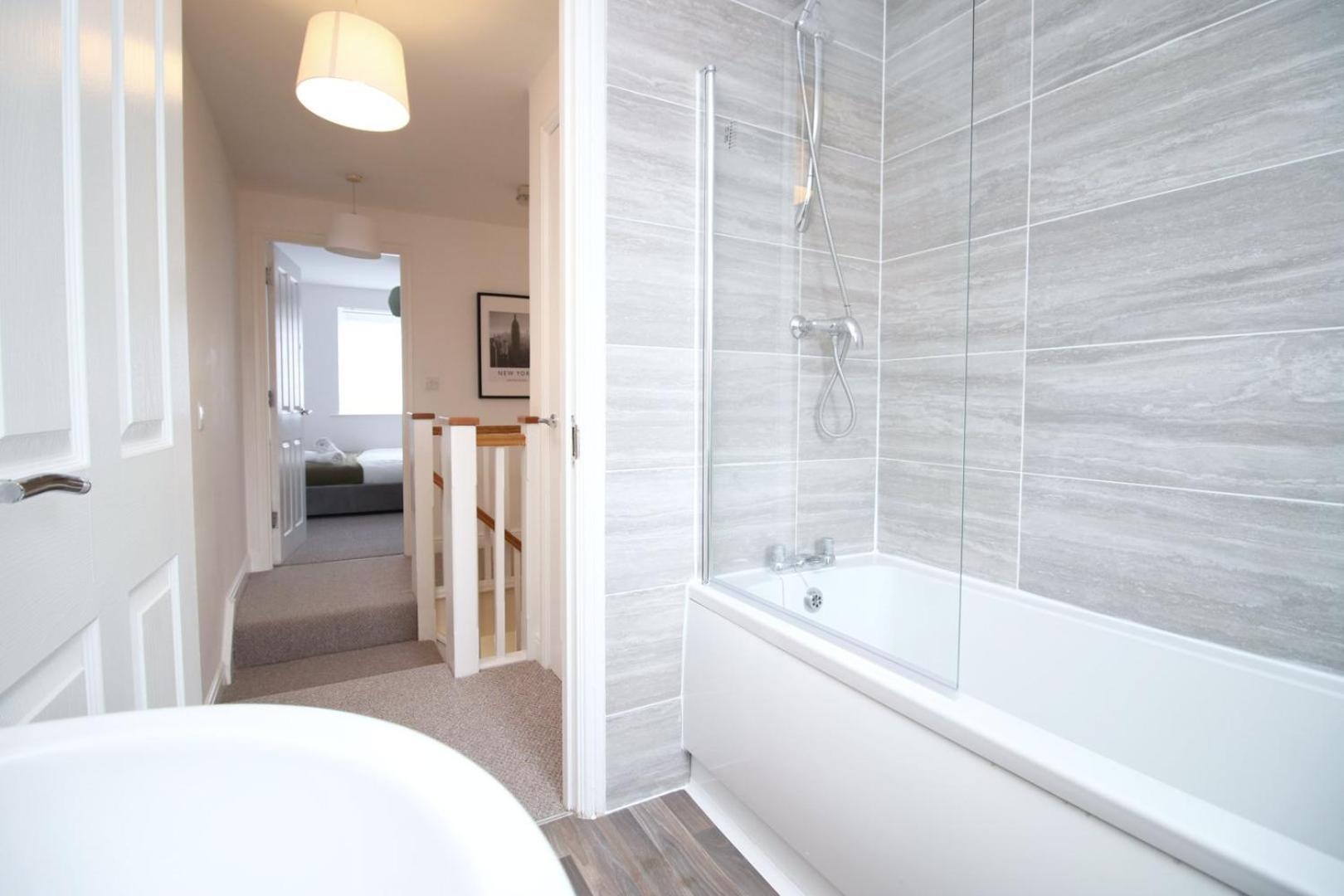 Spacious 5 Bedroom | With Fenced Backyard Newport (Gwent) Exterior foto