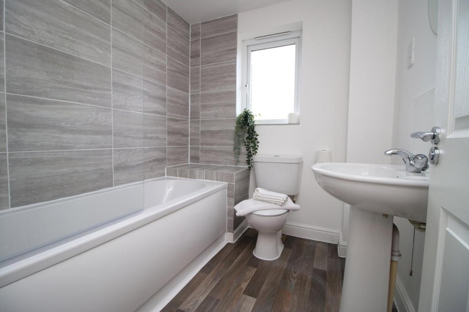 Spacious 5 Bedroom | With Fenced Backyard Newport (Gwent) Exterior foto