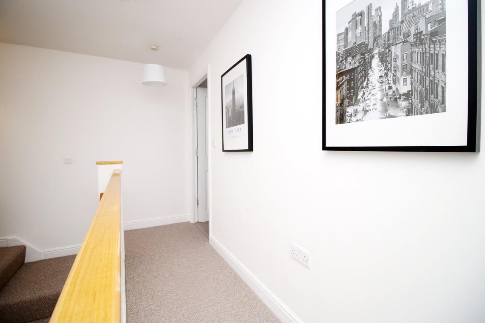 Spacious 5 Bedroom | With Fenced Backyard Newport (Gwent) Exterior foto