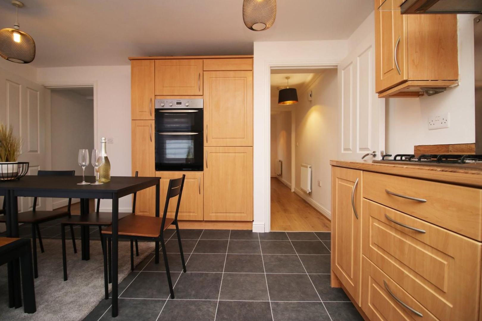 Spacious 5 Bedroom | With Fenced Backyard Newport (Gwent) Exterior foto