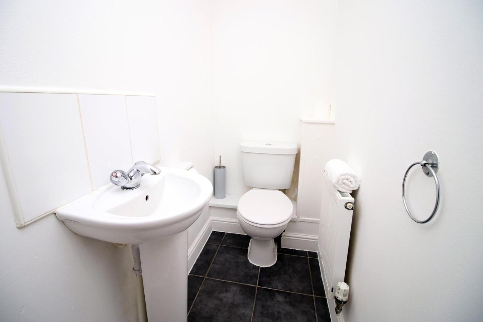 Spacious 5 Bedroom | With Fenced Backyard Newport (Gwent) Exterior foto