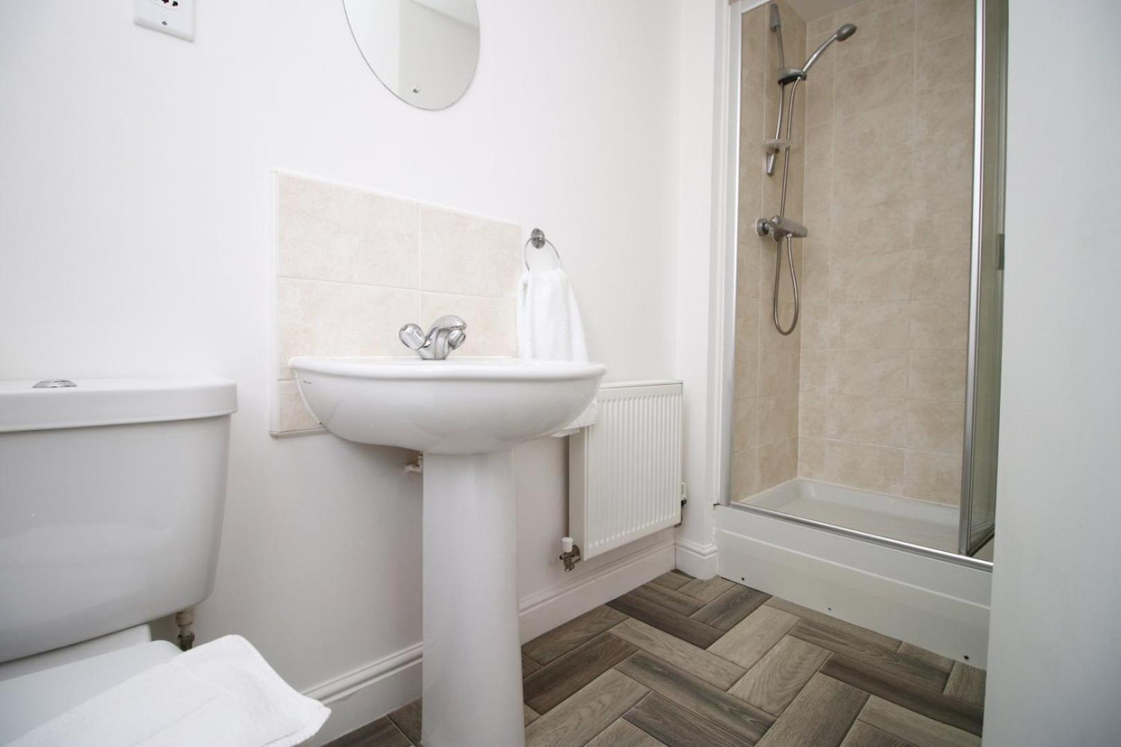 Spacious 5 Bedroom | With Fenced Backyard Newport (Gwent) Exterior foto