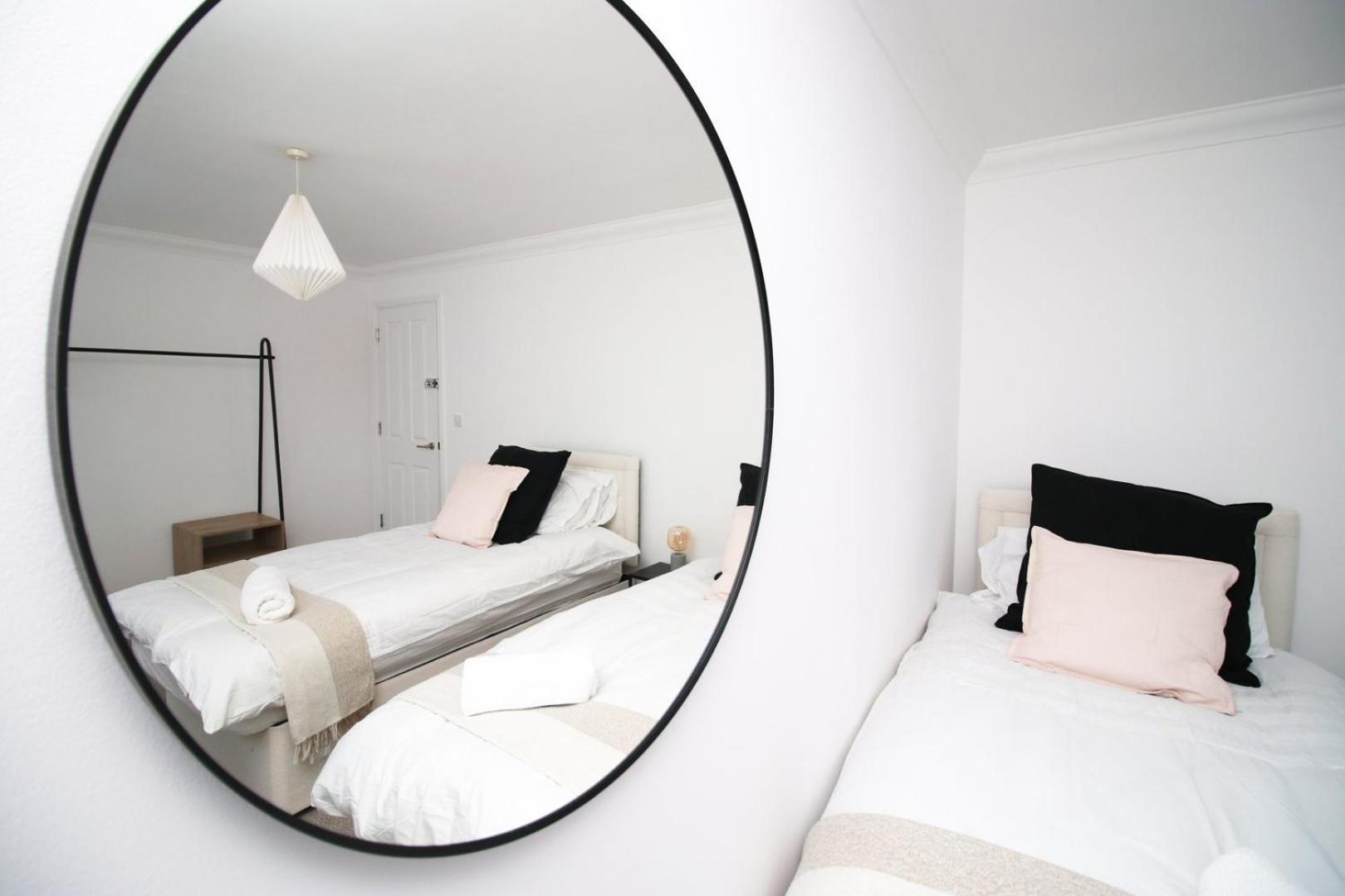 Spacious 5 Bedroom | With Fenced Backyard Newport (Gwent) Exterior foto
